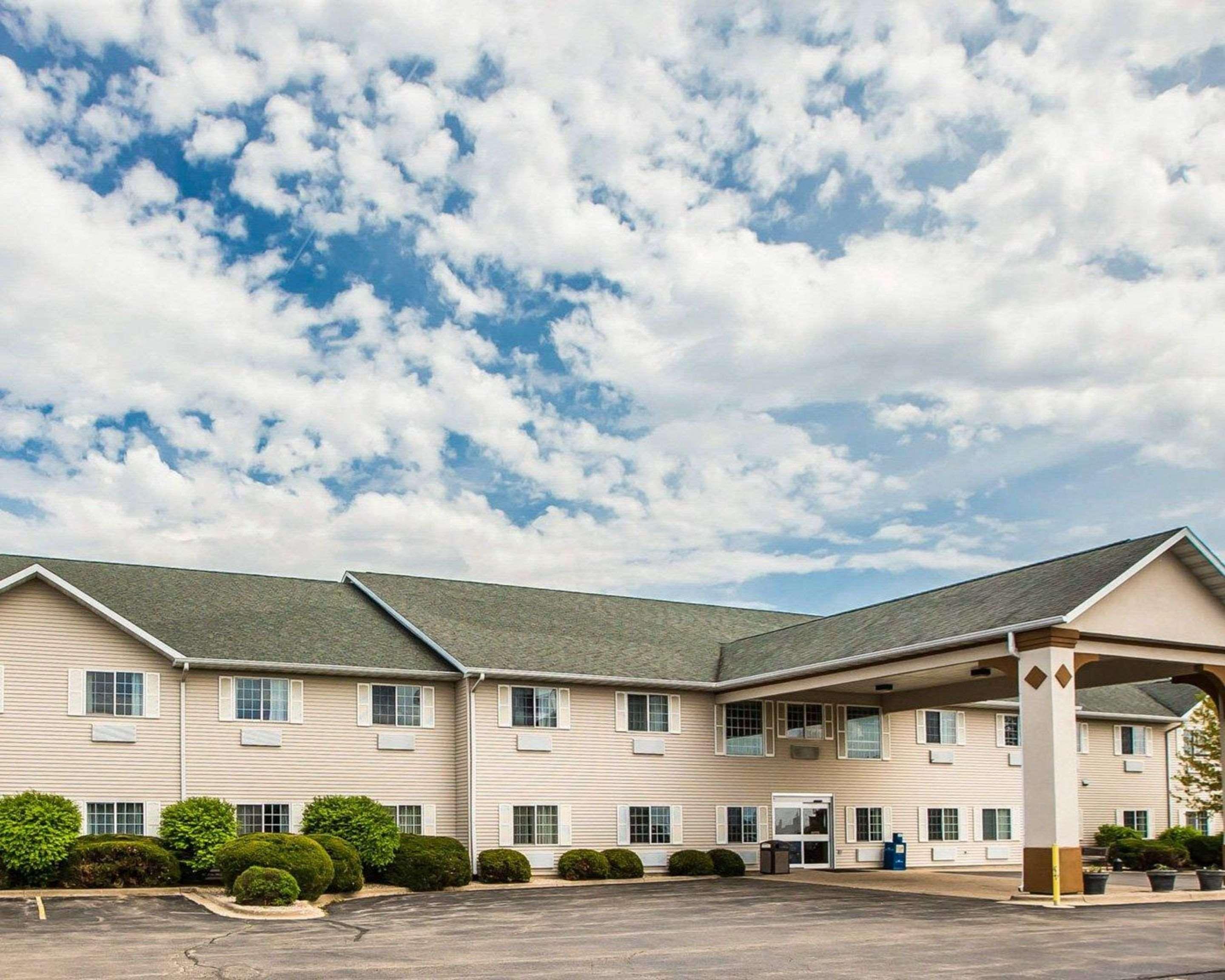 Quality Inn & Suites Dixon Near I-88 Exterior photo