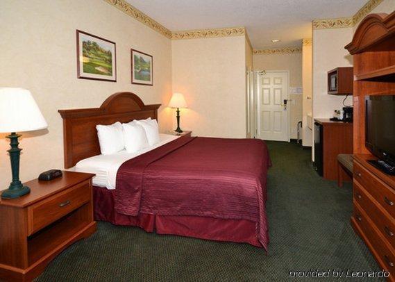 Quality Inn & Suites Dixon Near I-88 Room photo